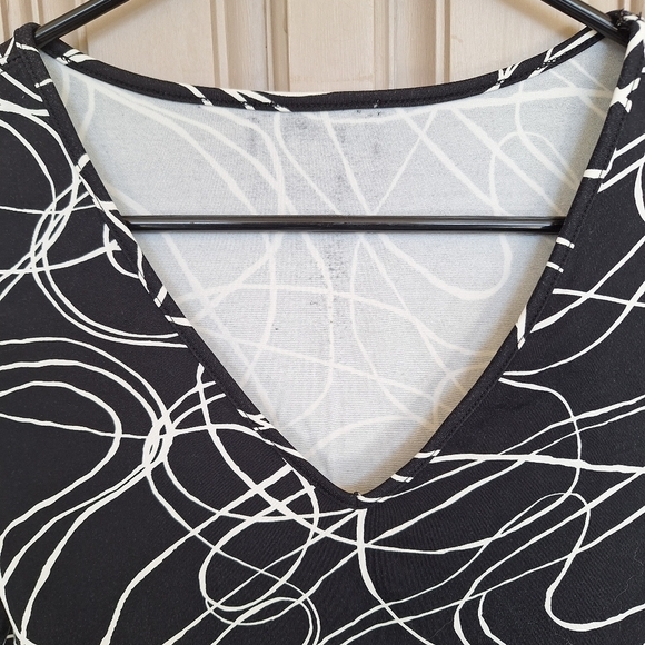 Unbranded Petite Pullover SzSP Black/White Abstract 3/4 Sleeves SpandexBlend EUC - Picture 10 of 12